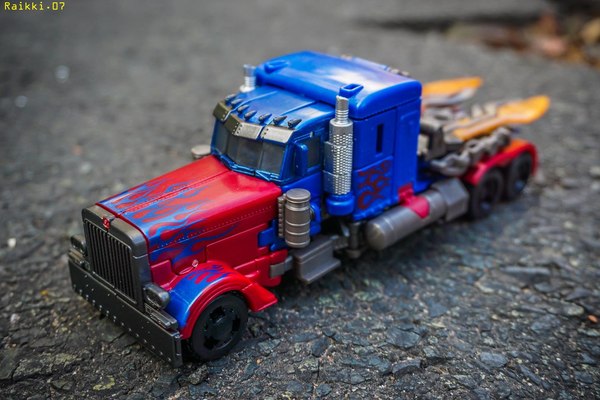 Studio Series Optimus Prime Movie Voyager Extensive In Hand Photos 21 (21 of 27)